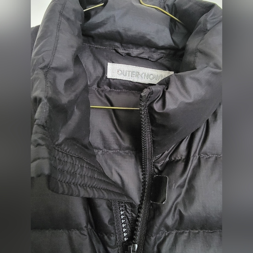 Mens Outerknown puffer vest. - Picture 3 of 5